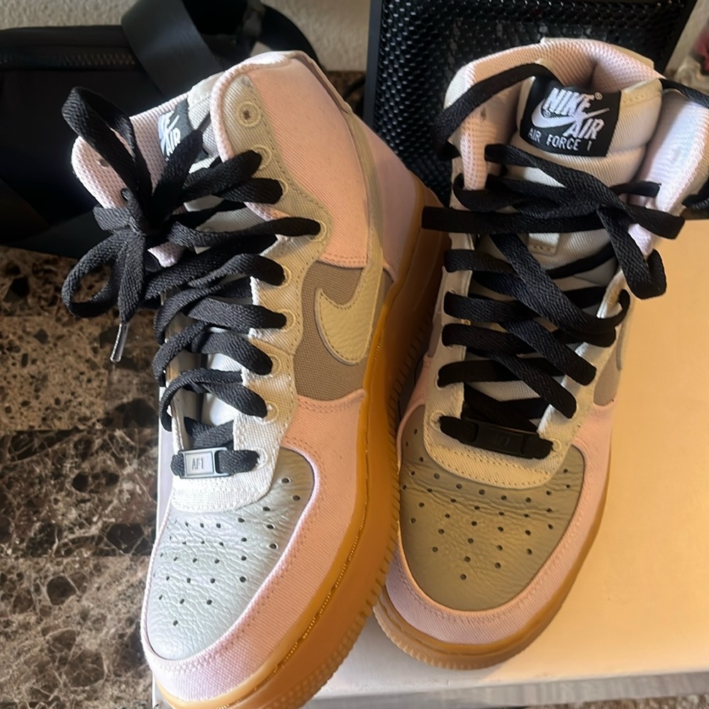 New Nike shoes, pink and grey. Size 6
